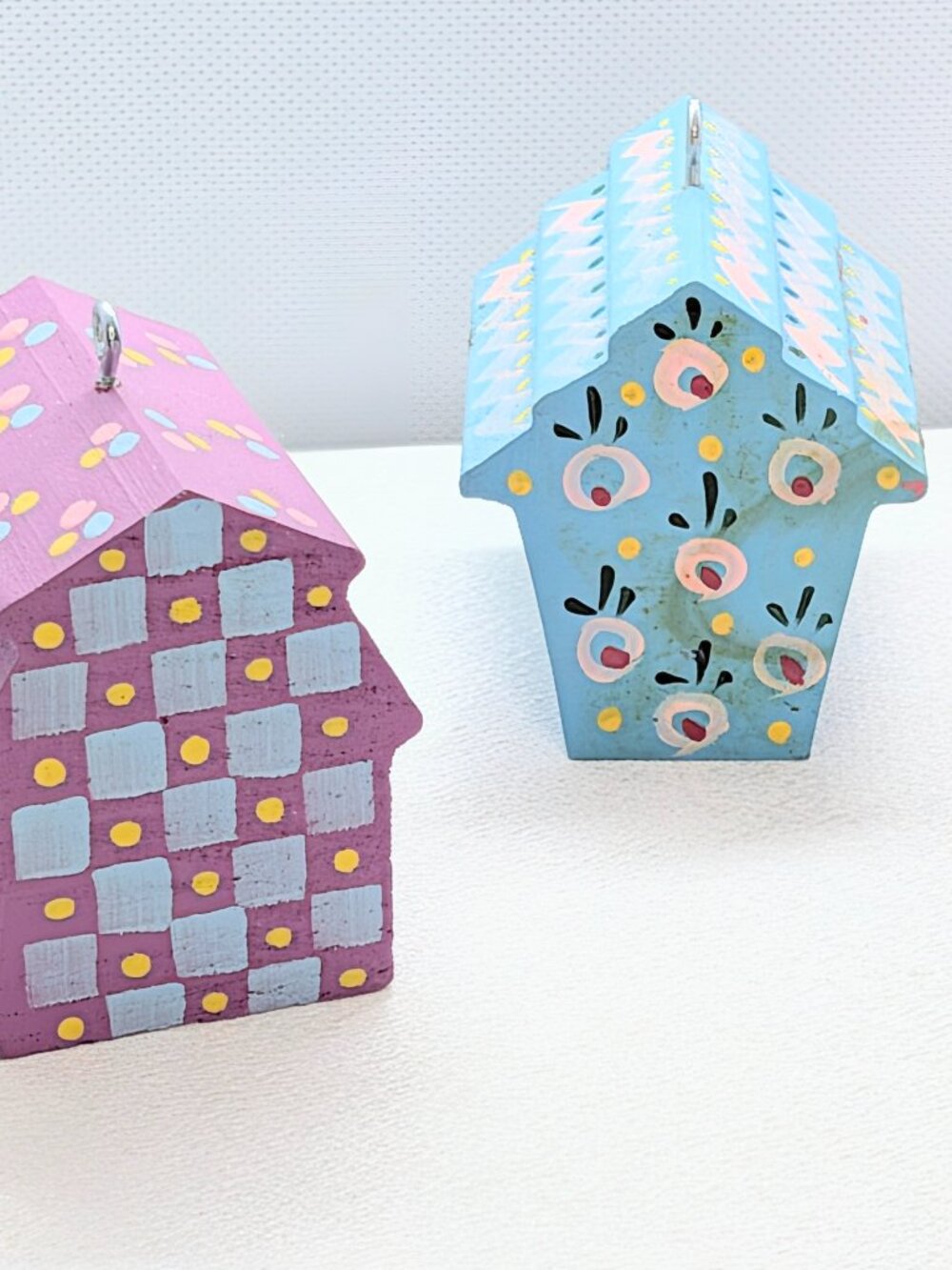 Decorative Displays -- 6 Hand Painted Birdhouses - Picture 6 of 15